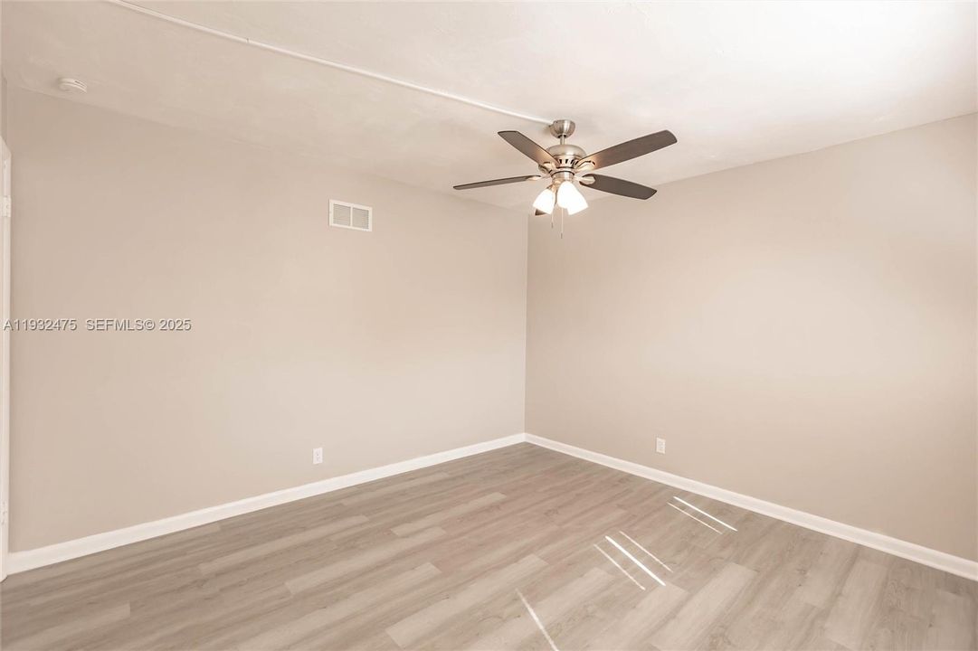 待售: $114,900 (1 贝兹, 1 浴室, 580 平方英尺)