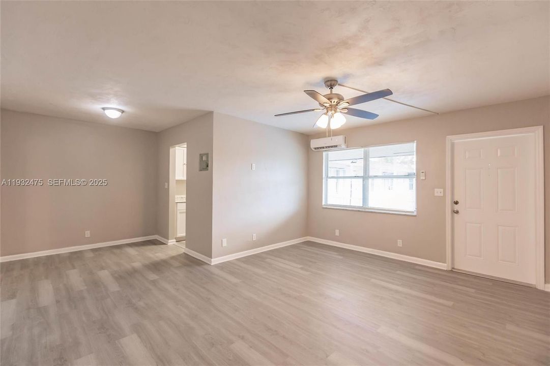 待售: $114,900 (1 贝兹, 1 浴室, 580 平方英尺)