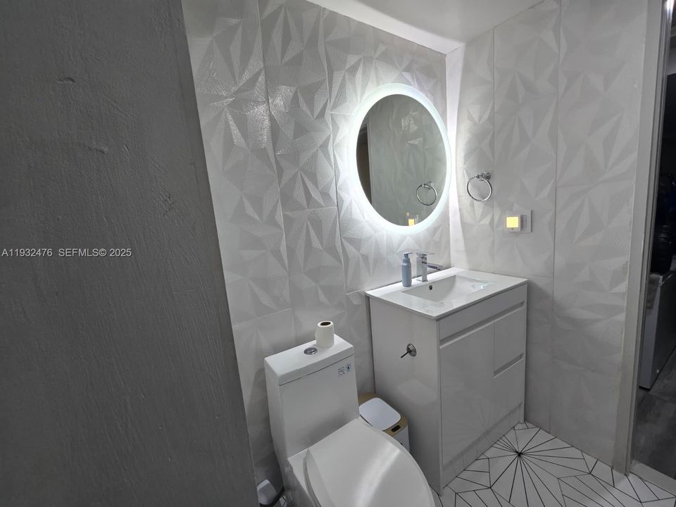 For Sale: $485,000 (2 beds, 1 baths, 692 Square Feet)