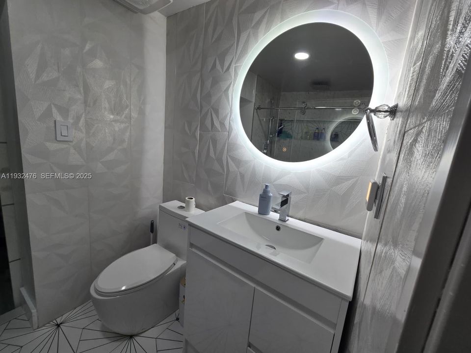 For Sale: $485,000 (2 beds, 1 baths, 692 Square Feet)