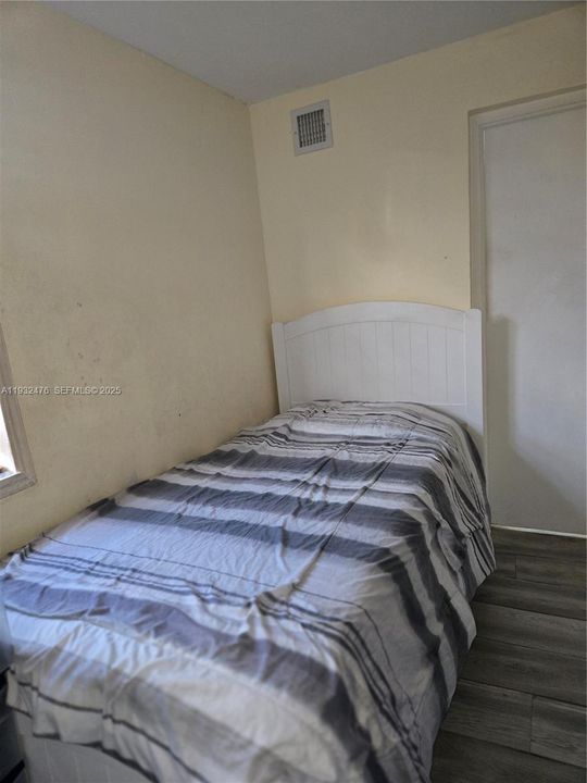 For Sale: $485,000 (2 beds, 1 baths, 692 Square Feet)