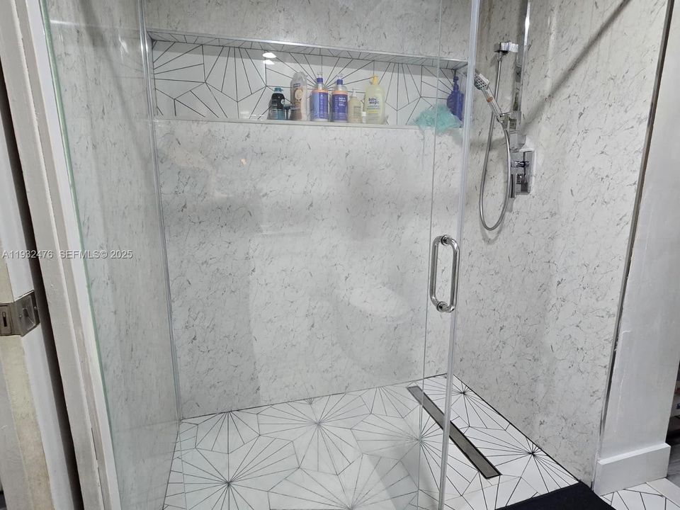 For Sale: $485,000 (2 beds, 1 baths, 692 Square Feet)