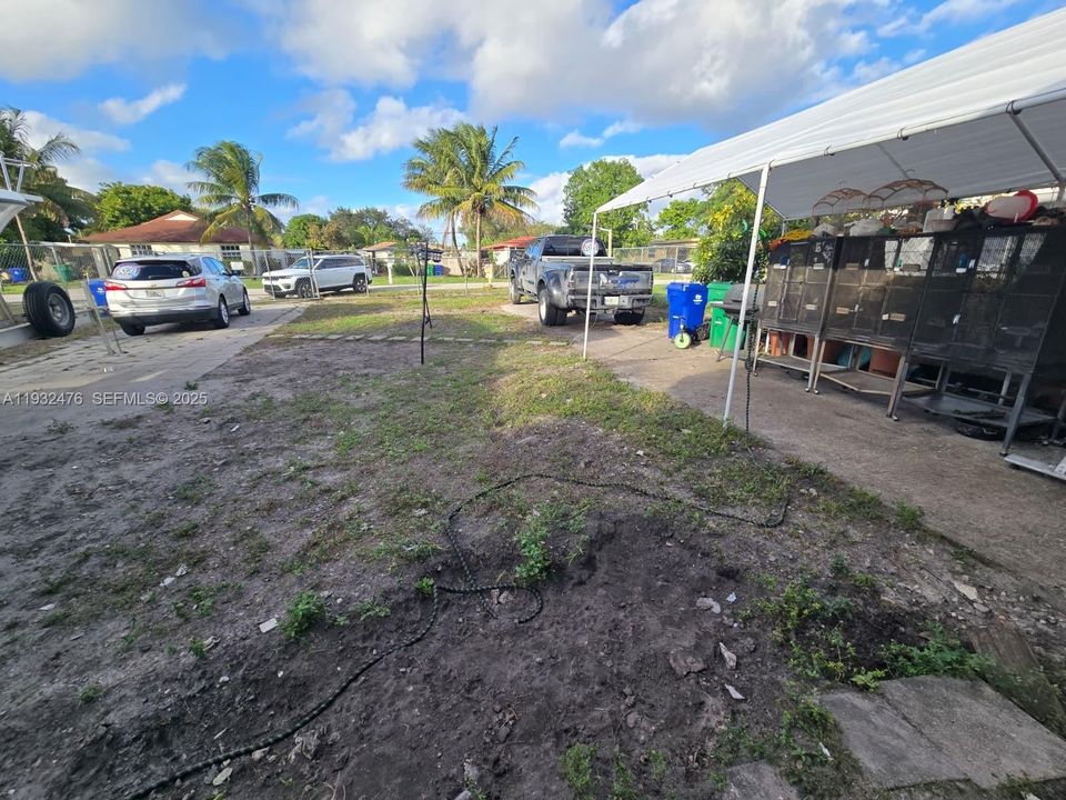 For Sale: $485,000 (2 beds, 1 baths, 692 Square Feet)