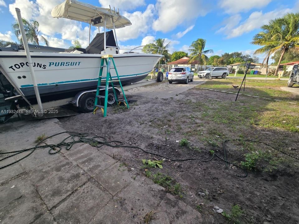 For Sale: $485,000 (2 beds, 1 baths, 692 Square Feet)