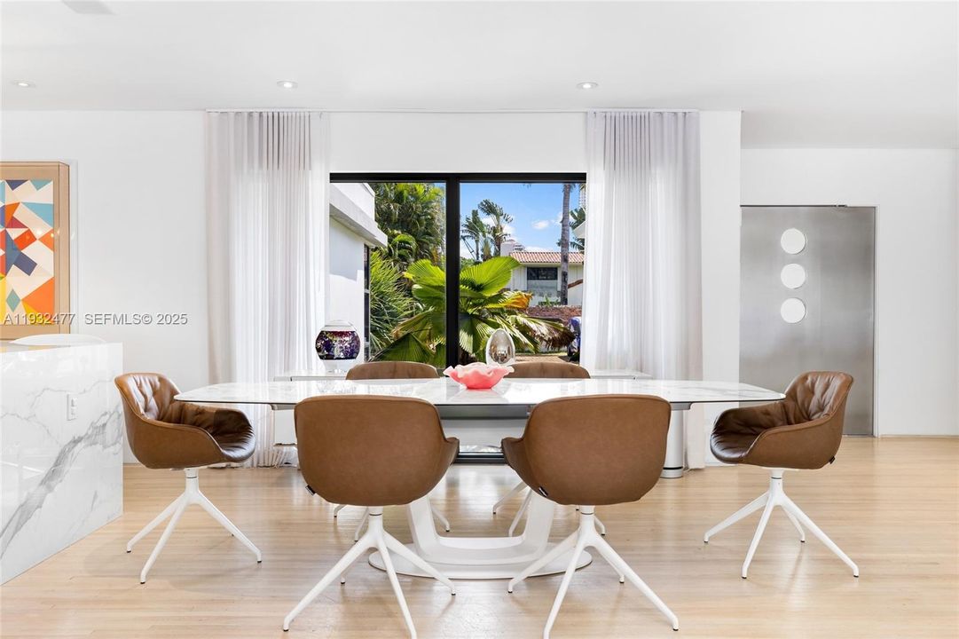 待售: $6,100,000 (5 贝兹, 5 浴室, 3086 平方英尺)