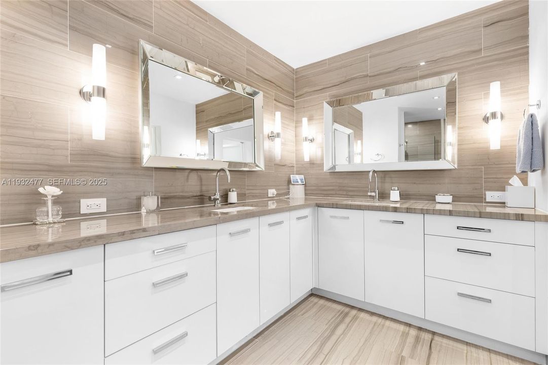 待售: $6,100,000 (5 贝兹, 5 浴室, 3086 平方英尺)