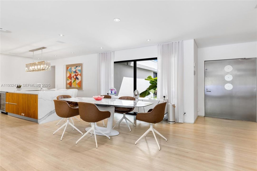 待售: $6,100,000 (5 贝兹, 5 浴室, 3086 平方英尺)