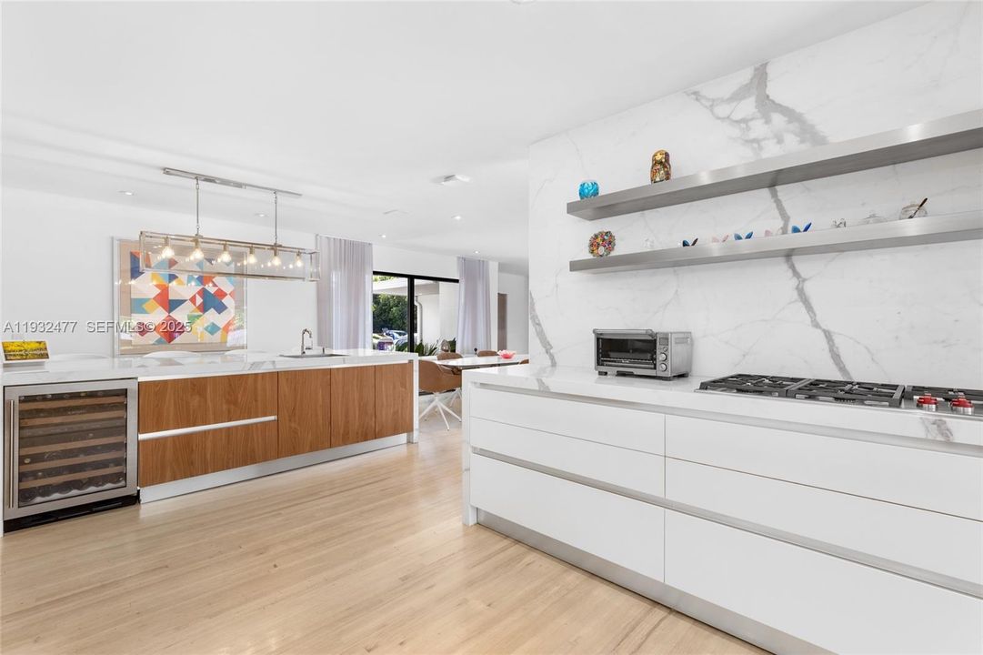 待售: $6,100,000 (5 贝兹, 5 浴室, 3086 平方英尺)