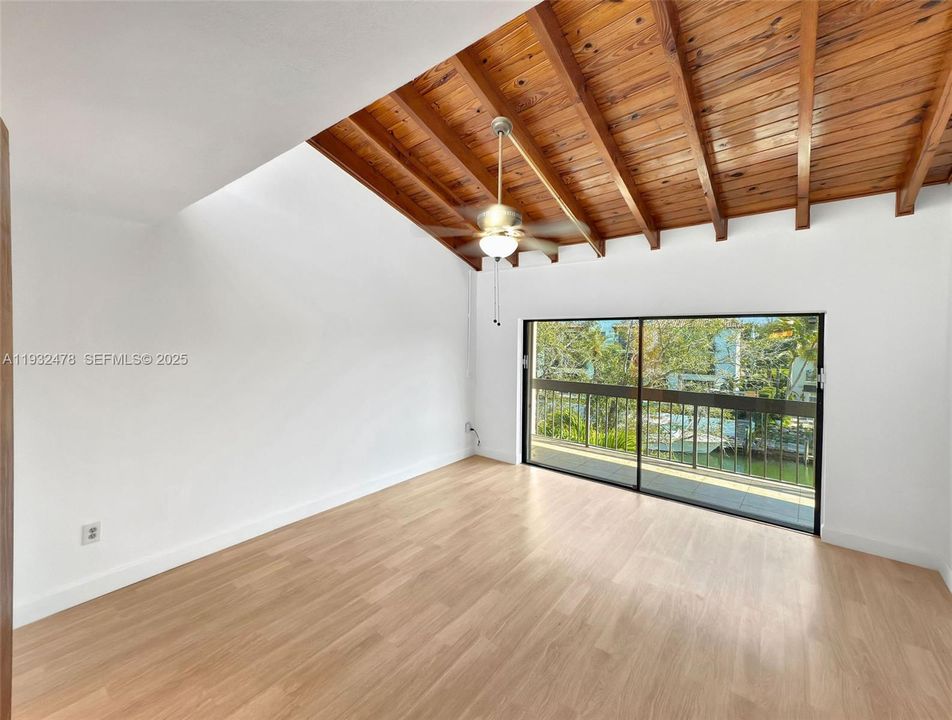 For Rent: $4,000 (2 beds, 2 baths, 1038 Square Feet)