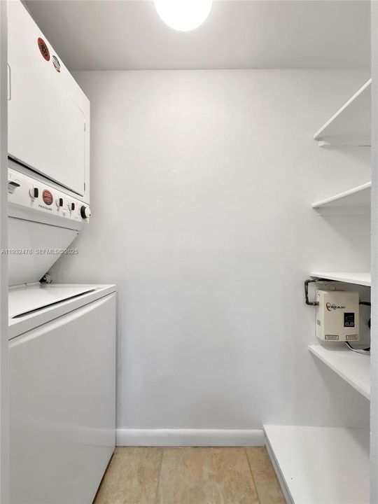 For Rent: $4,000 (2 beds, 2 baths, 1038 Square Feet)