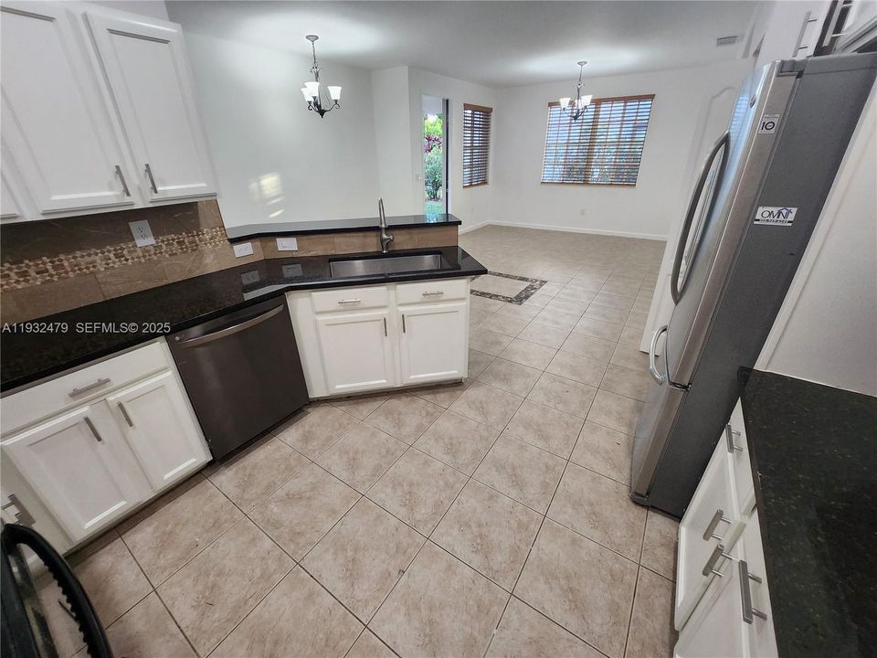 出租: $2,800 (4 贝兹, 2 浴室, 2211 平方英尺)