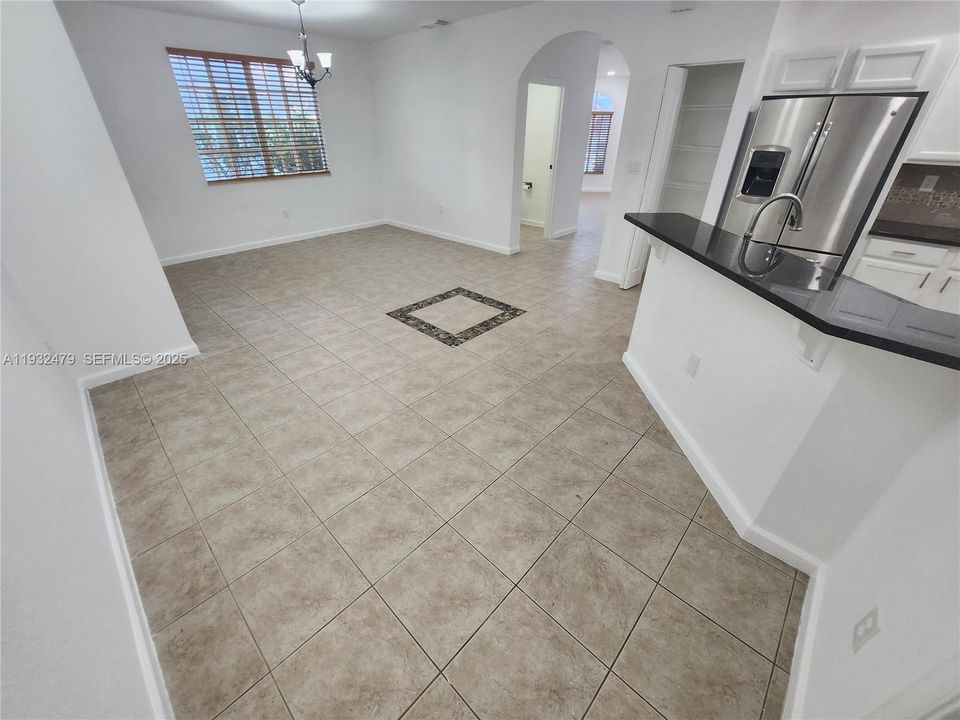 出租: $2,800 (4 贝兹, 2 浴室, 2211 平方英尺)