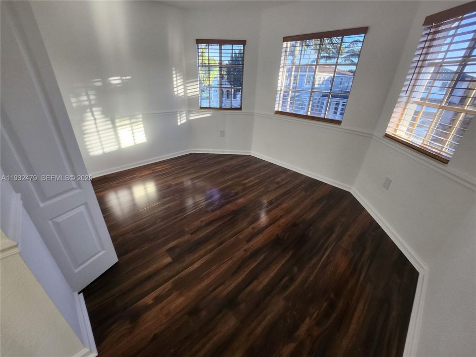 出租: $2,800 (4 贝兹, 2 浴室, 2211 平方英尺)