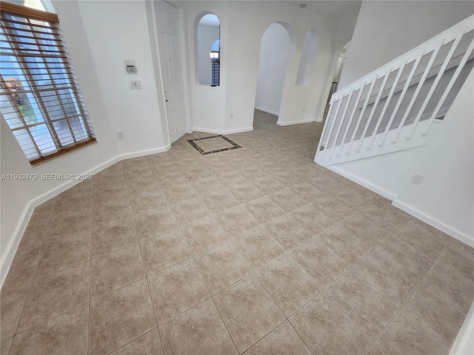 出租: $2,800 (4 贝兹, 2 浴室, 2211 平方英尺)