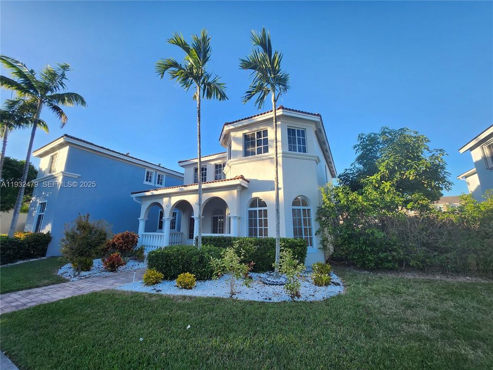 出租: $2,800 (4 贝兹, 2 浴室, 2211 平方英尺)