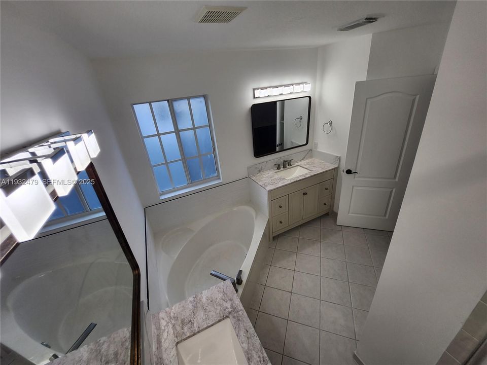 出租: $2,800 (4 贝兹, 2 浴室, 2211 平方英尺)