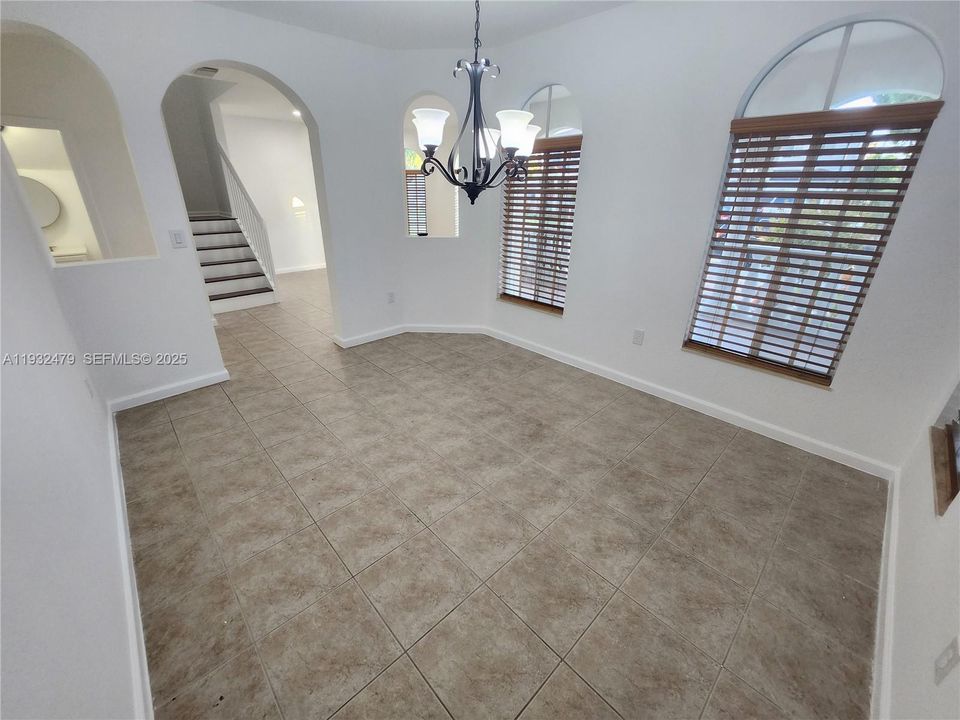 出租: $2,800 (4 贝兹, 2 浴室, 2211 平方英尺)