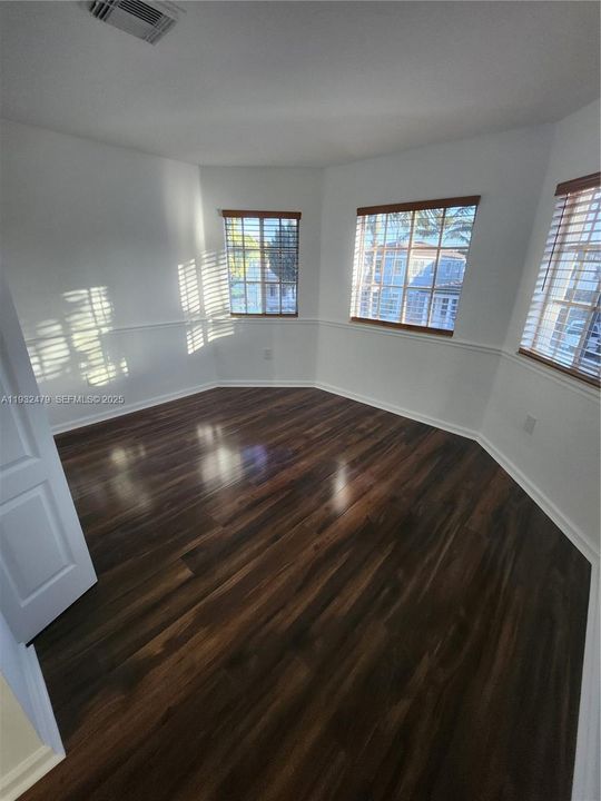 出租: $2,800 (4 贝兹, 2 浴室, 2211 平方英尺)