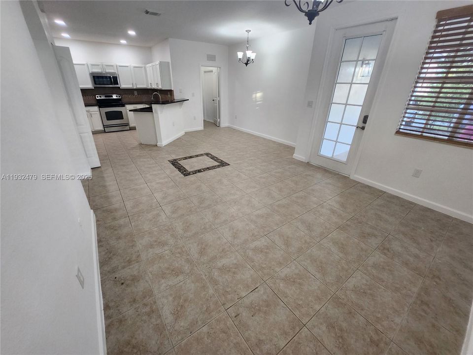 出租: $2,800 (4 贝兹, 2 浴室, 2211 平方英尺)