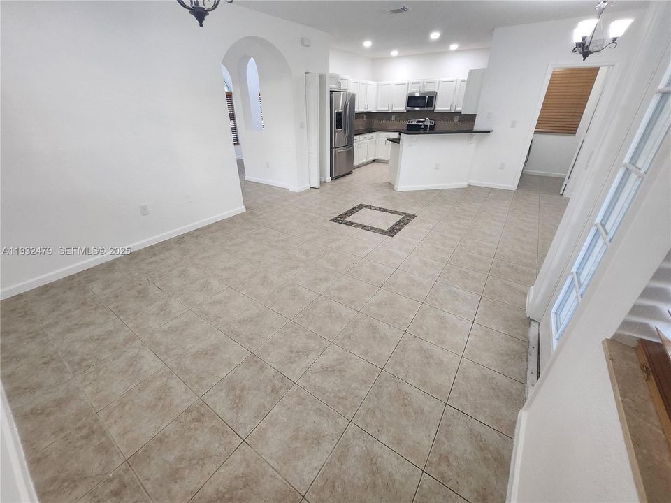 出租: $2,800 (4 贝兹, 2 浴室, 2211 平方英尺)