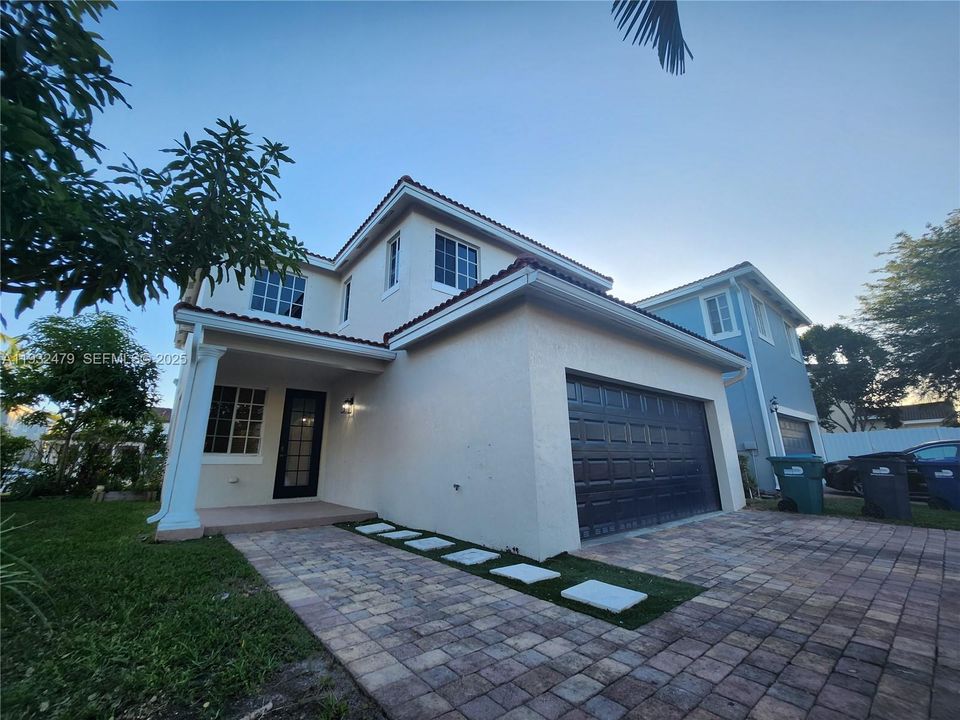 出租: $2,800 (4 贝兹, 2 浴室, 2211 平方英尺)