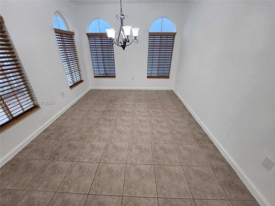 出租: $2,800 (4 贝兹, 2 浴室, 2211 平方英尺)