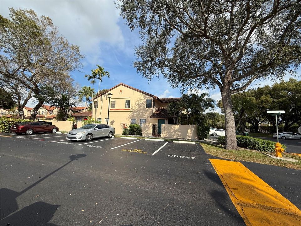 For Rent: $2,700 (2 beds, 2 baths, 1253 Square Feet)