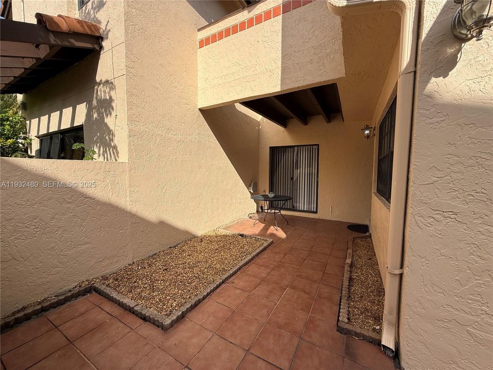 For Rent: $2,700 (2 beds, 2 baths, 1253 Square Feet)