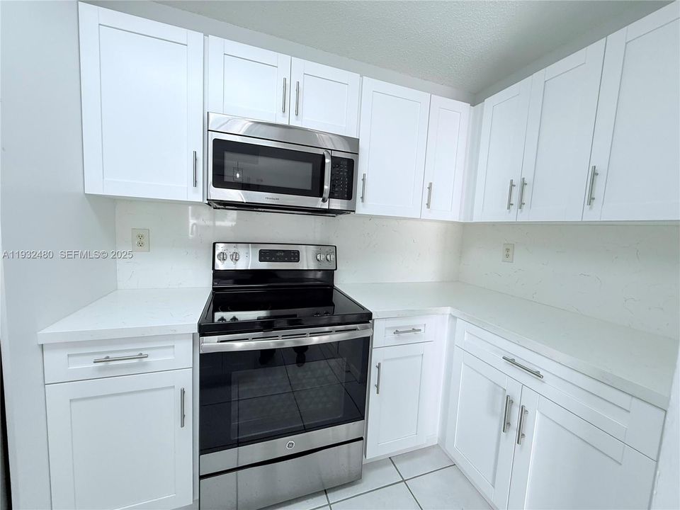 For Rent: $2,700 (2 beds, 2 baths, 1253 Square Feet)