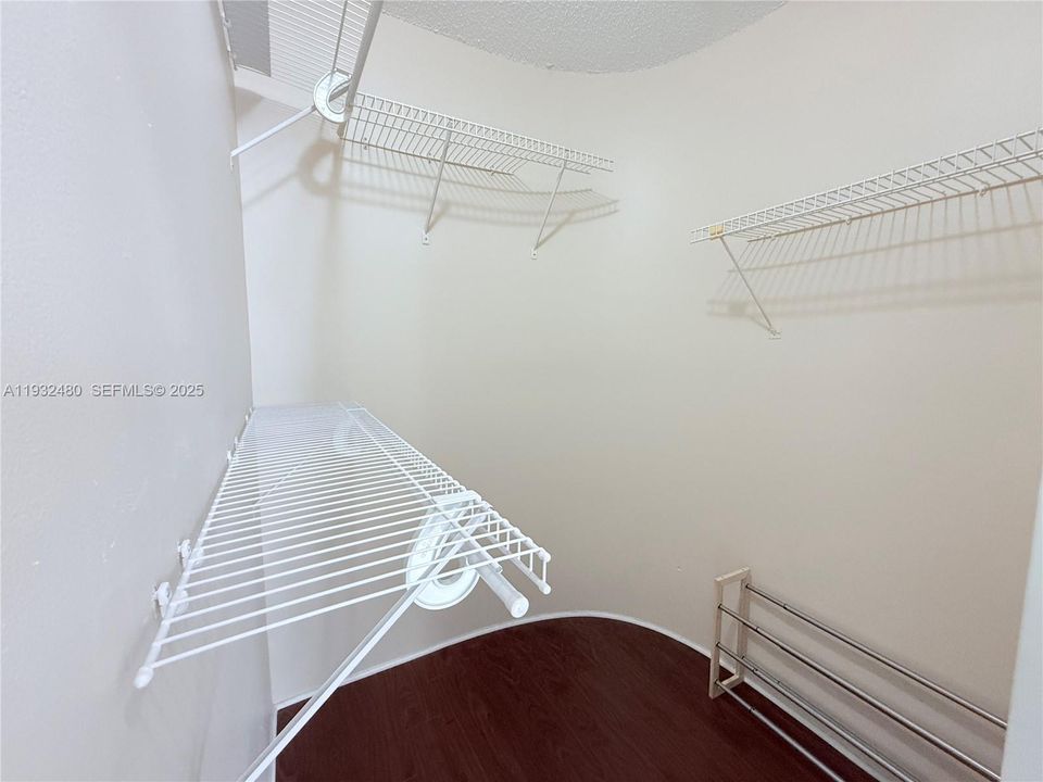 For Rent: $2,700 (2 beds, 2 baths, 1253 Square Feet)