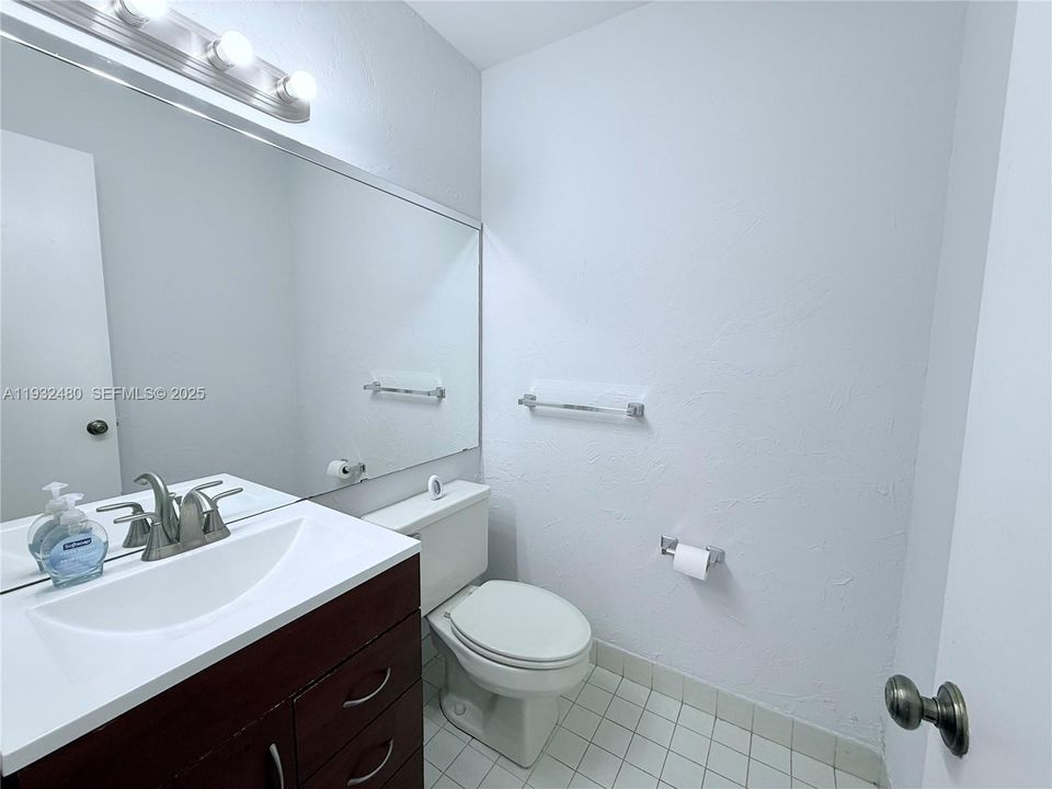 For Rent: $2,700 (2 beds, 2 baths, 1253 Square Feet)