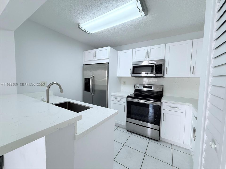 For Rent: $2,700 (2 beds, 2 baths, 1253 Square Feet)