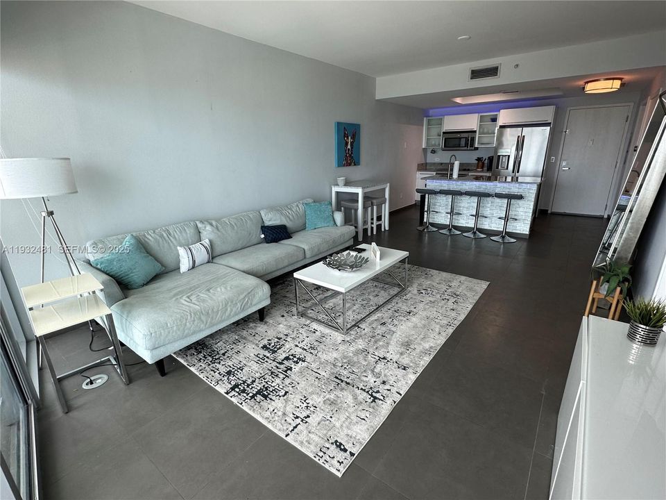 For Rent: $4,000 (1 beds, 1 baths, 843 Square Feet)