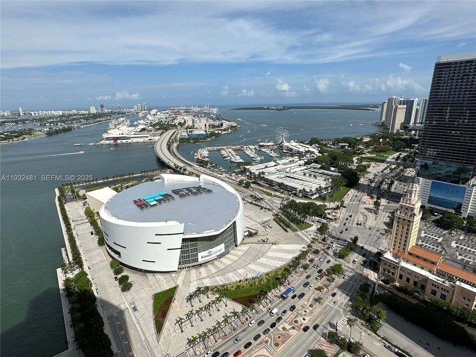 For Rent: $4,000 (1 beds, 1 baths, 843 Square Feet)