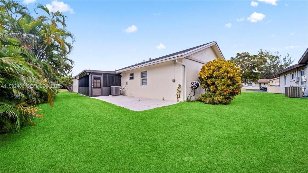 For Sale: $529,000 (4 beds, 3 baths, 1421 Square Feet)