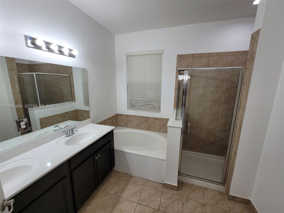 出租: $2,900 (4 贝兹, 2 浴室, 2420 平方英尺)