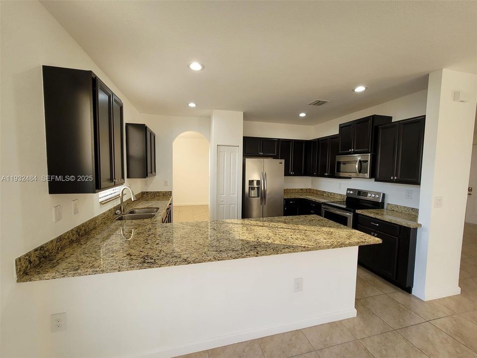 出租: $2,900 (4 贝兹, 2 浴室, 2420 平方英尺)