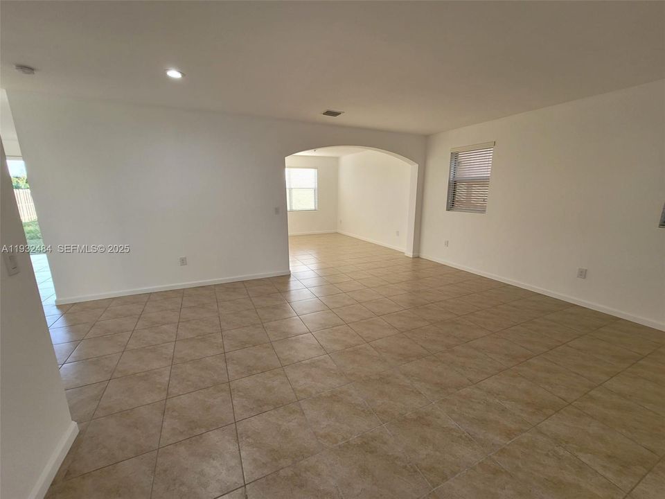 出租: $2,900 (4 贝兹, 2 浴室, 2420 平方英尺)