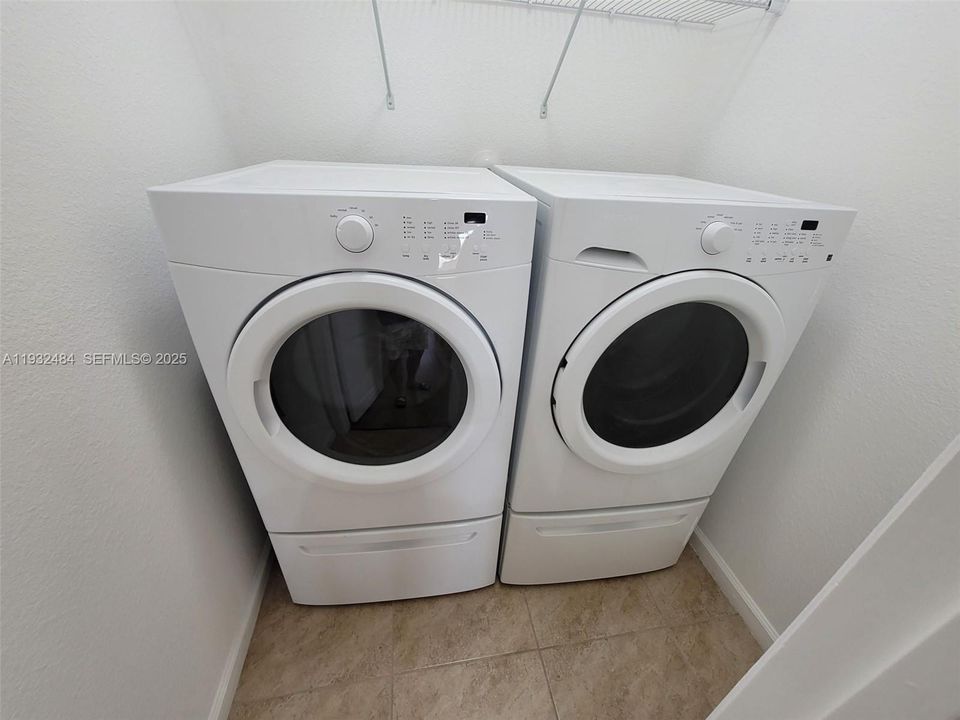 出租: $2,900 (4 贝兹, 2 浴室, 2420 平方英尺)