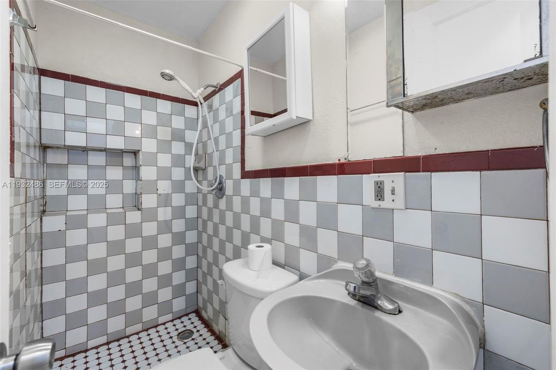 For Sale: $680,000 (3 beds, 2 baths, 1950 Square Feet)