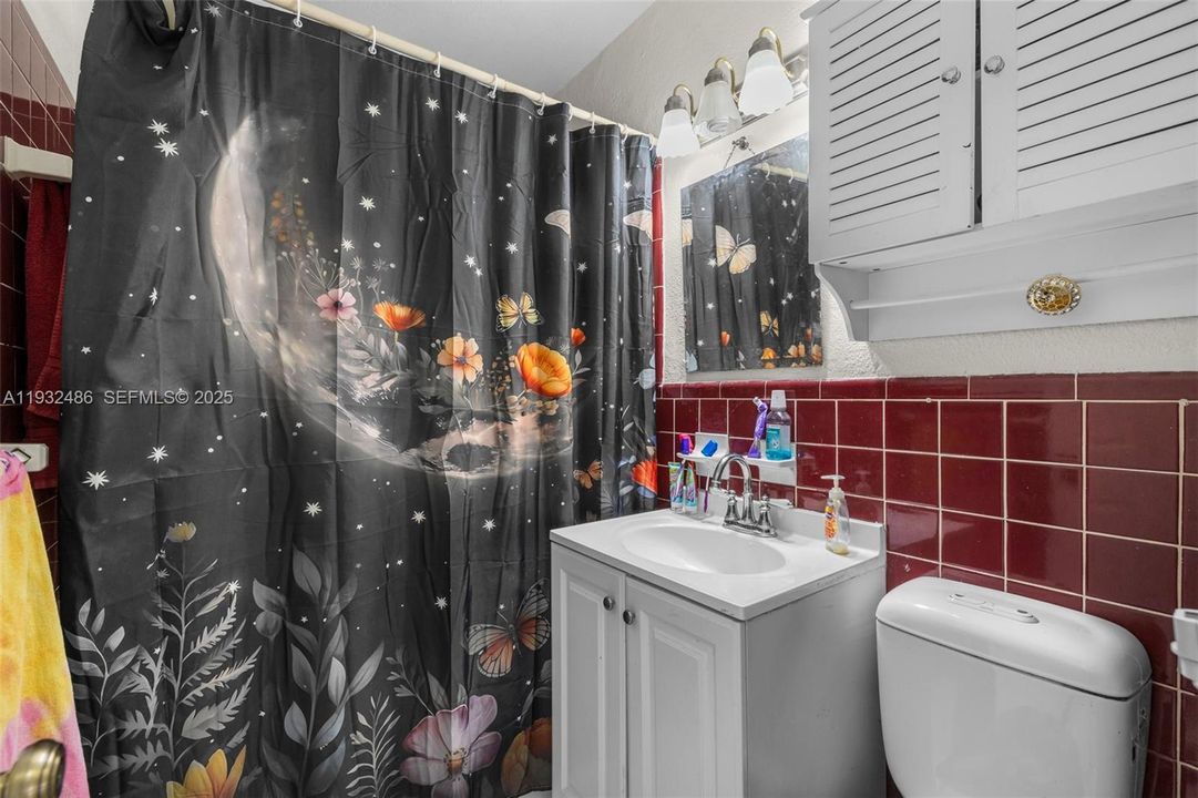 For Sale: $680,000 (3 beds, 2 baths, 1950 Square Feet)