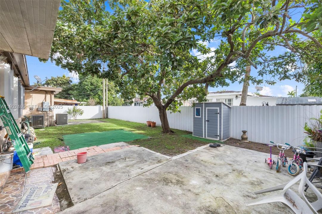 For Sale: $680,000 (3 beds, 2 baths, 1950 Square Feet)