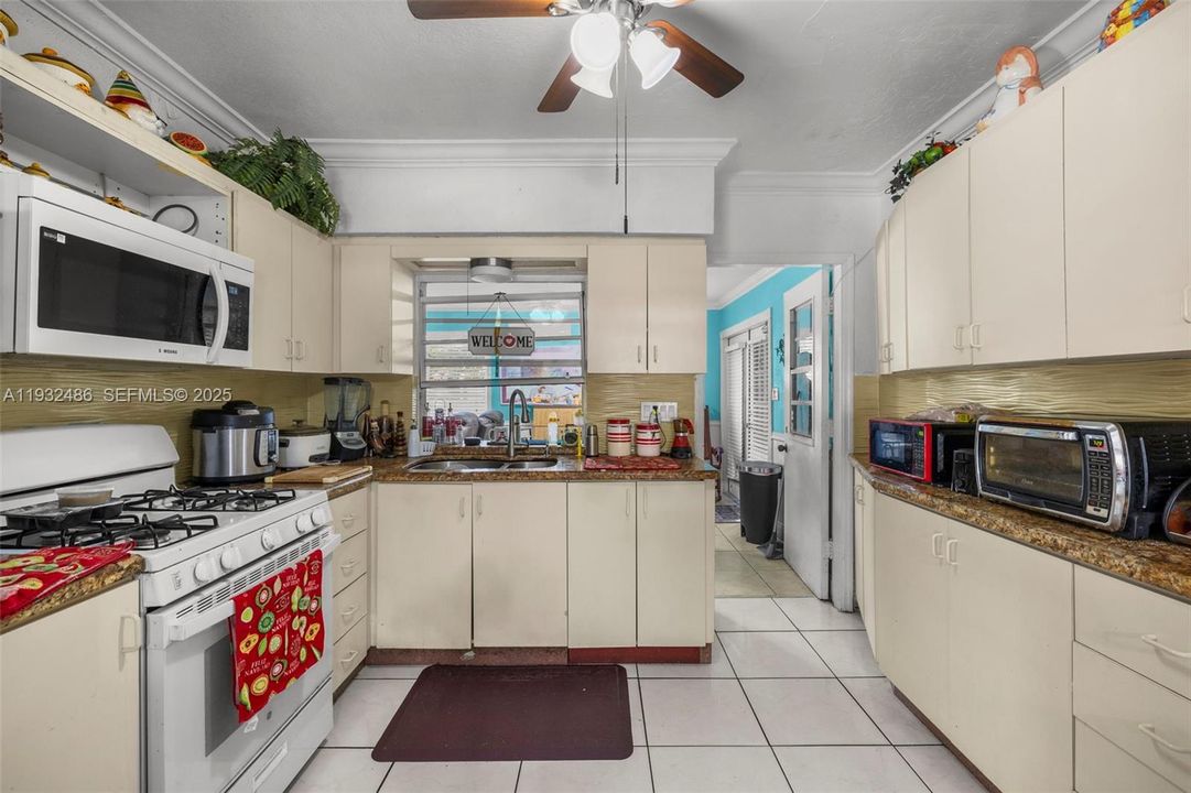 For Sale: $680,000 (3 beds, 2 baths, 1950 Square Feet)