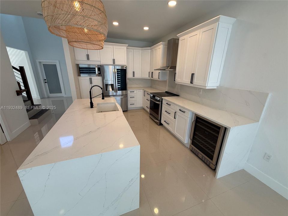 出租: $4,500 (4 贝兹, 3 浴室, 2559 平方英尺)