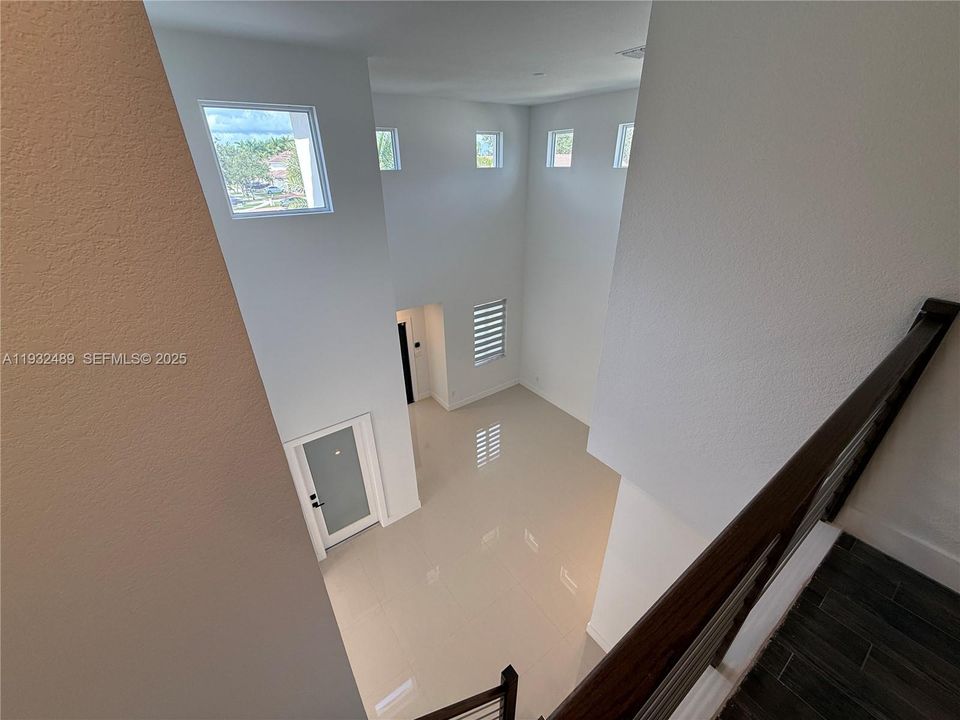 出租: $4,500 (4 贝兹, 3 浴室, 2559 平方英尺)