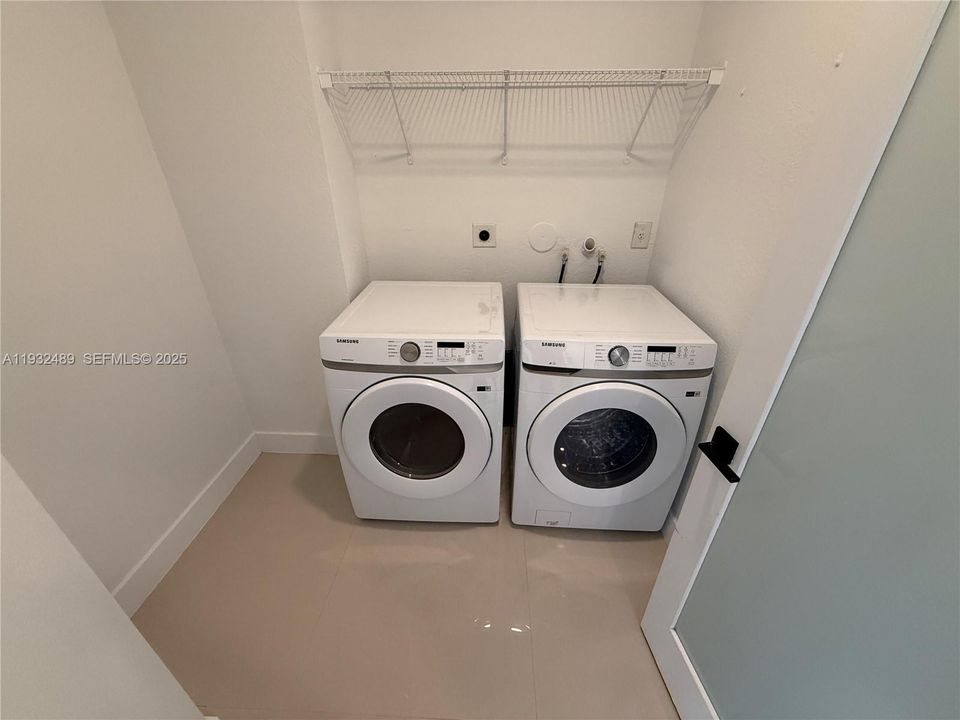 出租: $4,500 (4 贝兹, 3 浴室, 2559 平方英尺)