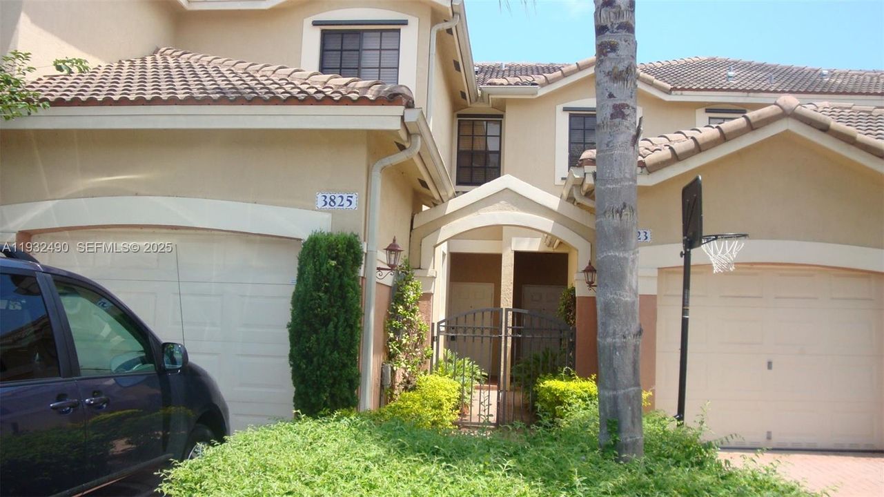 出租: $3,500 (3 贝兹, 2 浴室, 1605 平方英尺)