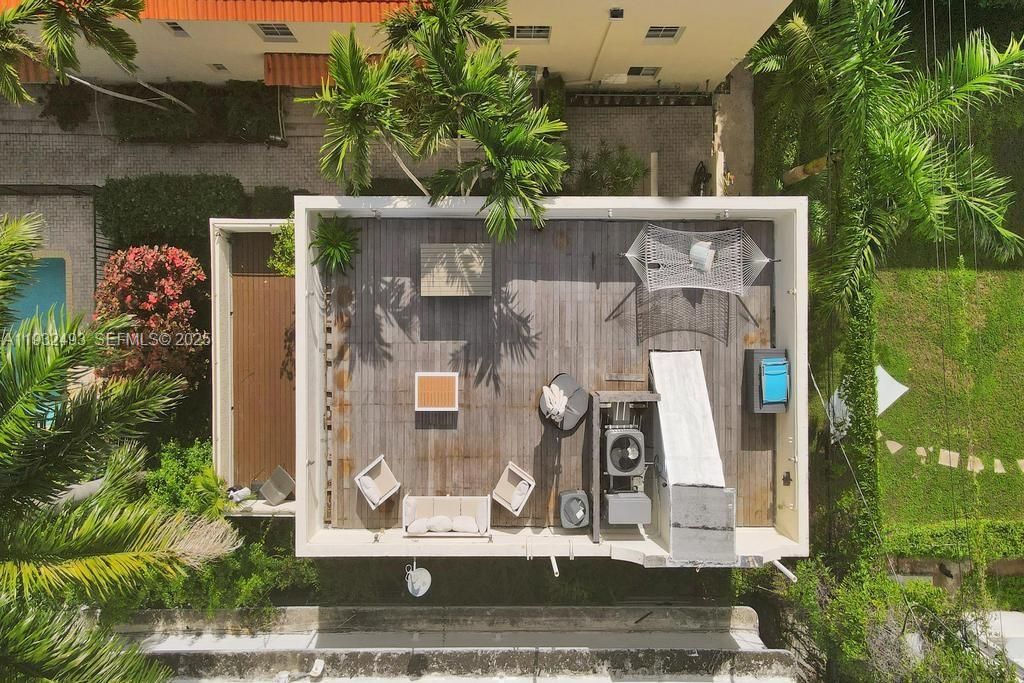 В аренду: $4,000 (2 спален, 2 ванн, 857 Квадратных фут)