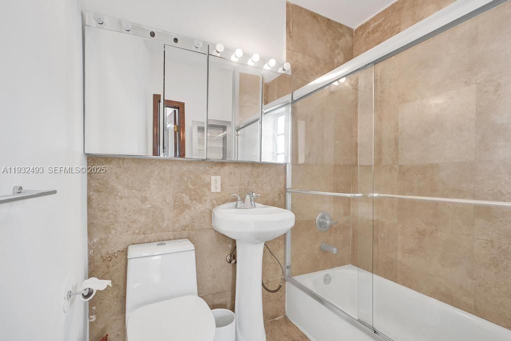 В аренду: $4,000 (2 спален, 2 ванн, 857 Квадратных фут)