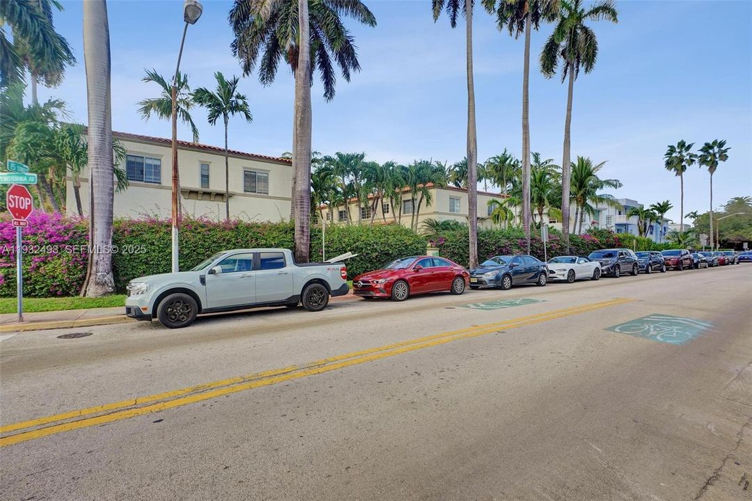 В аренду: $4,000 (2 спален, 2 ванн, 857 Квадратных фут)